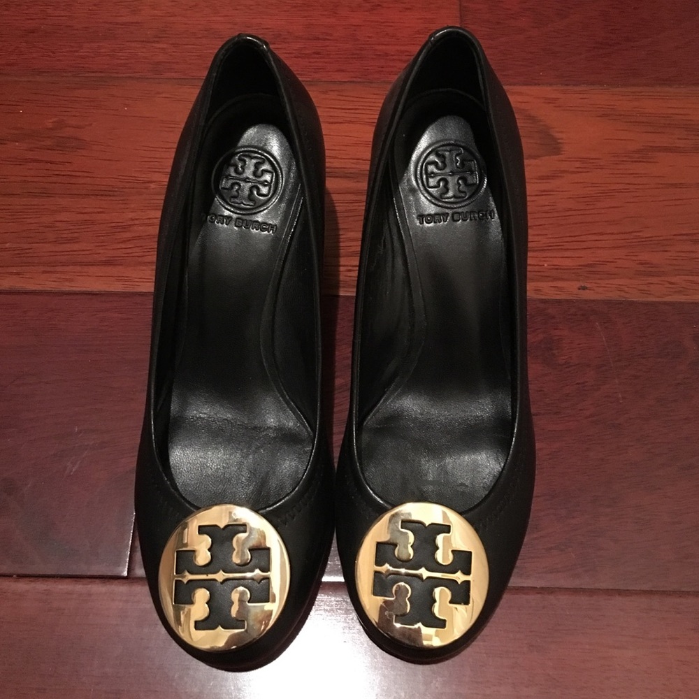 Tory Burch black/gold wedge